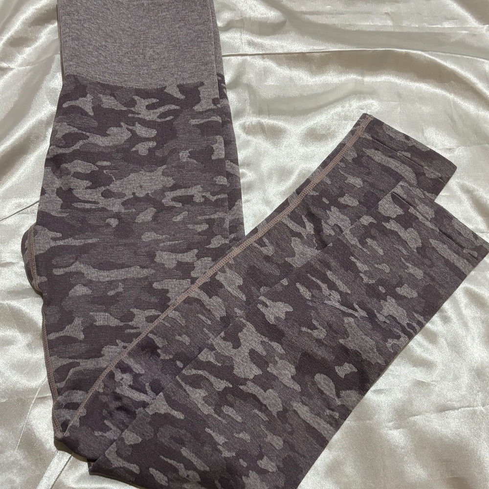 Purple Camo Leggings size large